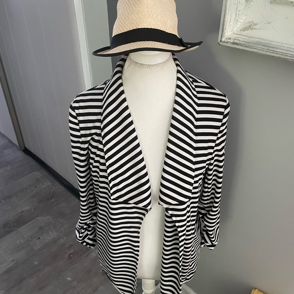 Lightweight stripped blazer
